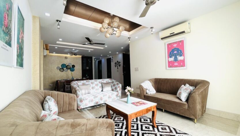 Where are the available luxurious service apartments in Delhi?