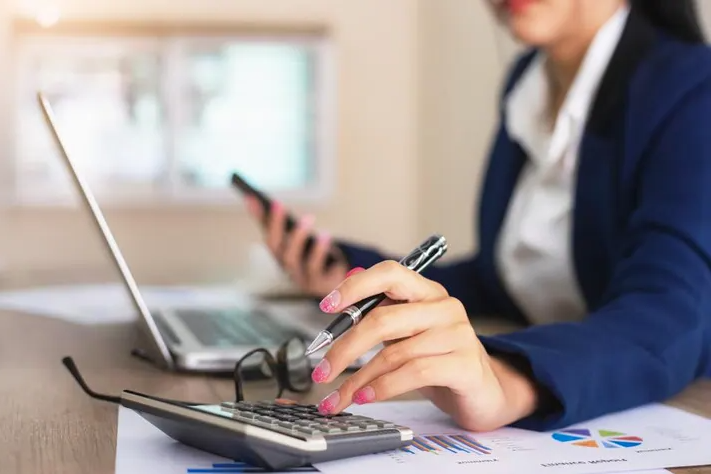 Can a payroll tax accountant in Bedford help with year-end payroll processing?